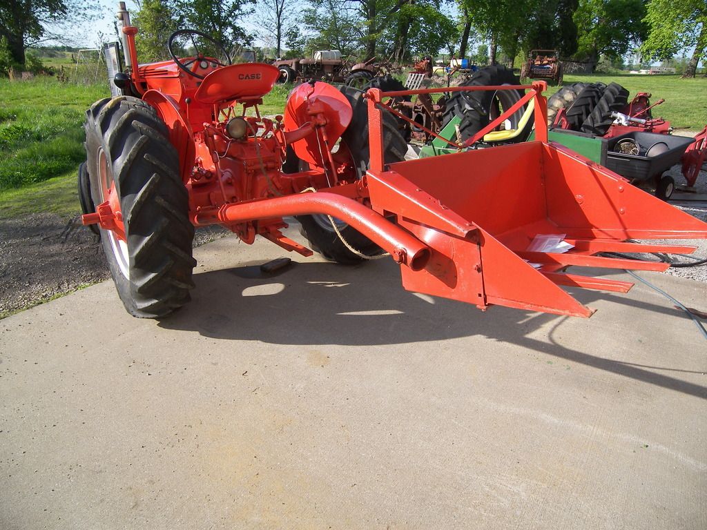 Case 11 Eagle Hitch Loader For 300/VAC Tractors Photo by NickAatKY